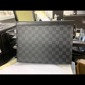 Louis Vuitton damier pochette